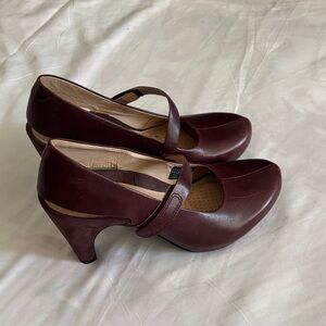 Tsubo Women's Burgundy Heels
